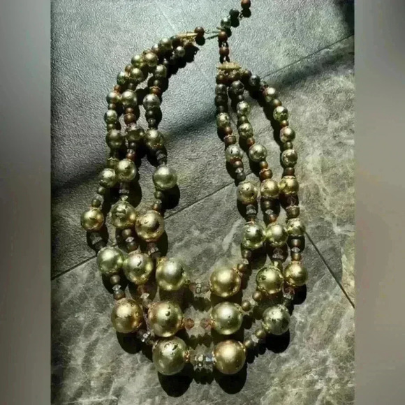 Jewelry - 💜 2/$25 Beautiful Vintage/Old Costume Jewelry Necklace